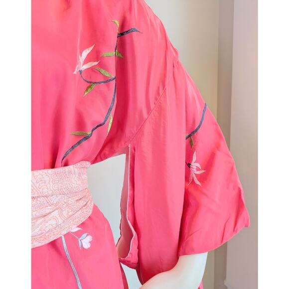 VTG Japanese Kimono OS Pink White Silky Embroidered Chrysanthemums Florals Birds - Picture 5 of 12